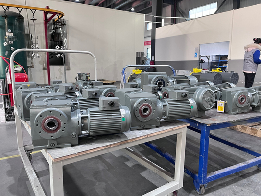 R-Reihen-schraubenartiger Getriebe-Getriebemotor-Reduzierer-hohe Last und drehmomentstark